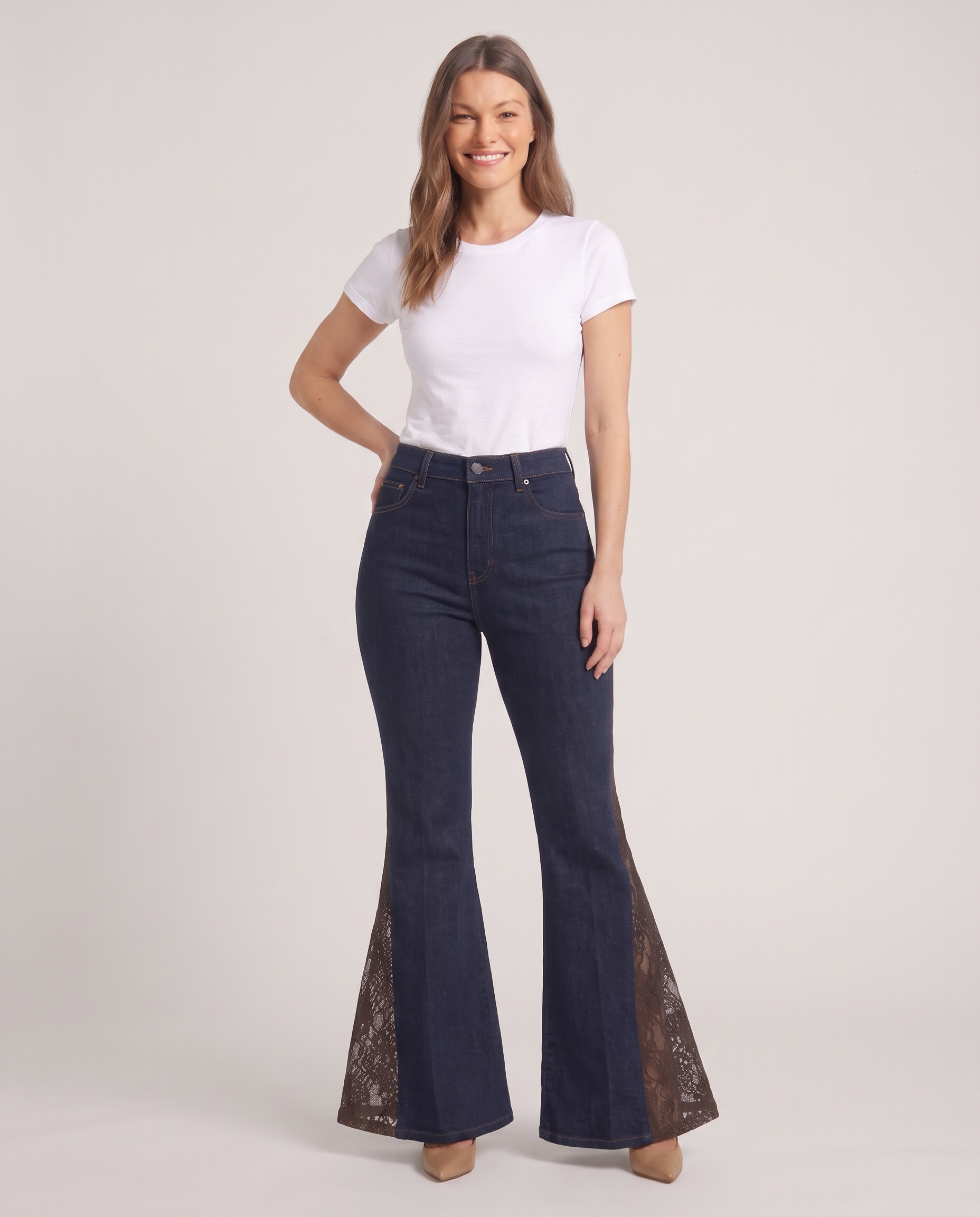 Jean flare indigo avec dentelle noire - vue de face
